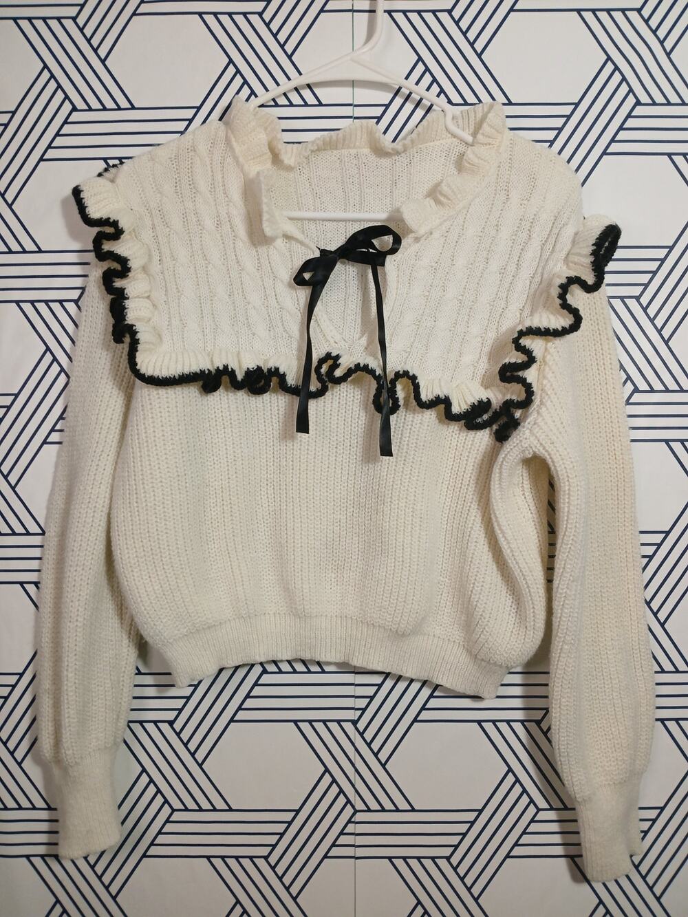 Coquette Cream Ruffle Collar Knit Sweater w Black Trim Bow Size M